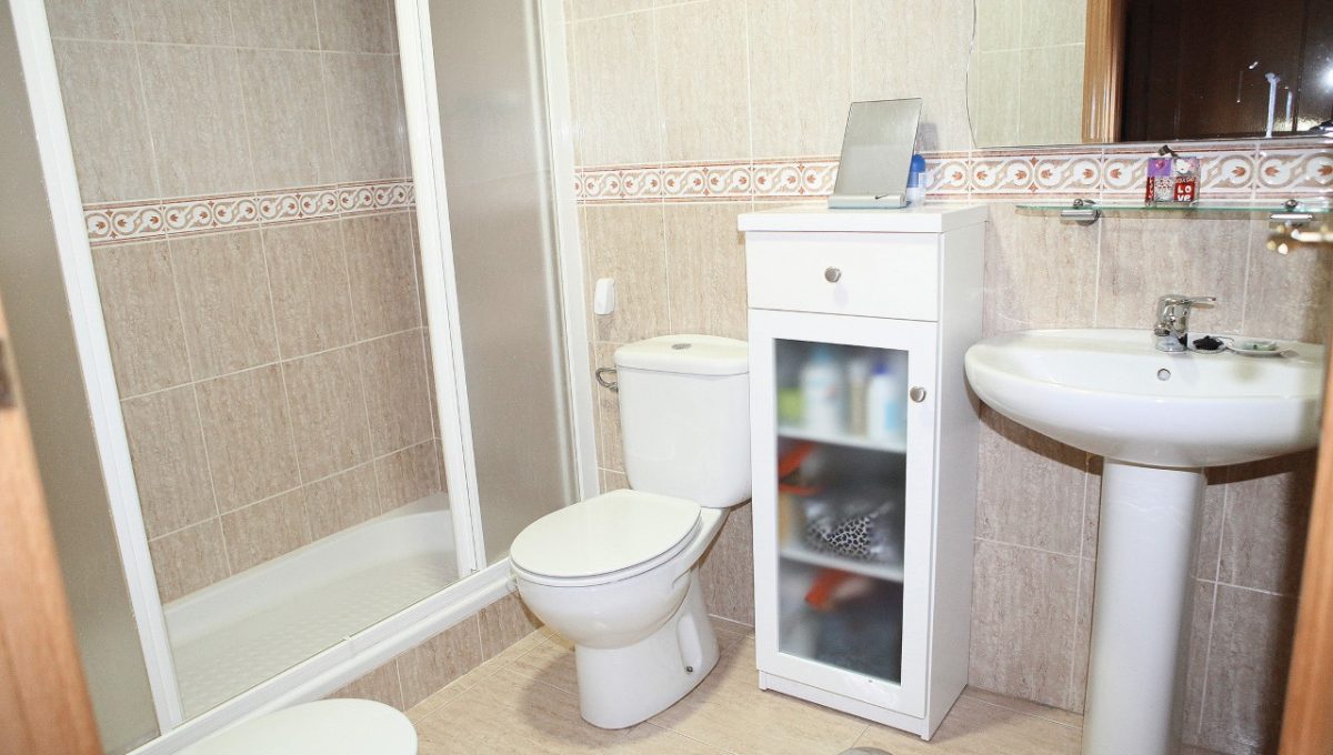 thumbnail_Aseo ducha en h. principal (1)