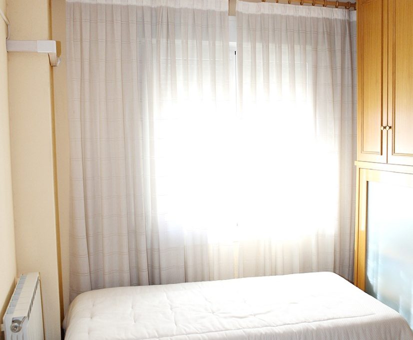 thumbnail_Habitación fondo luz día (1)